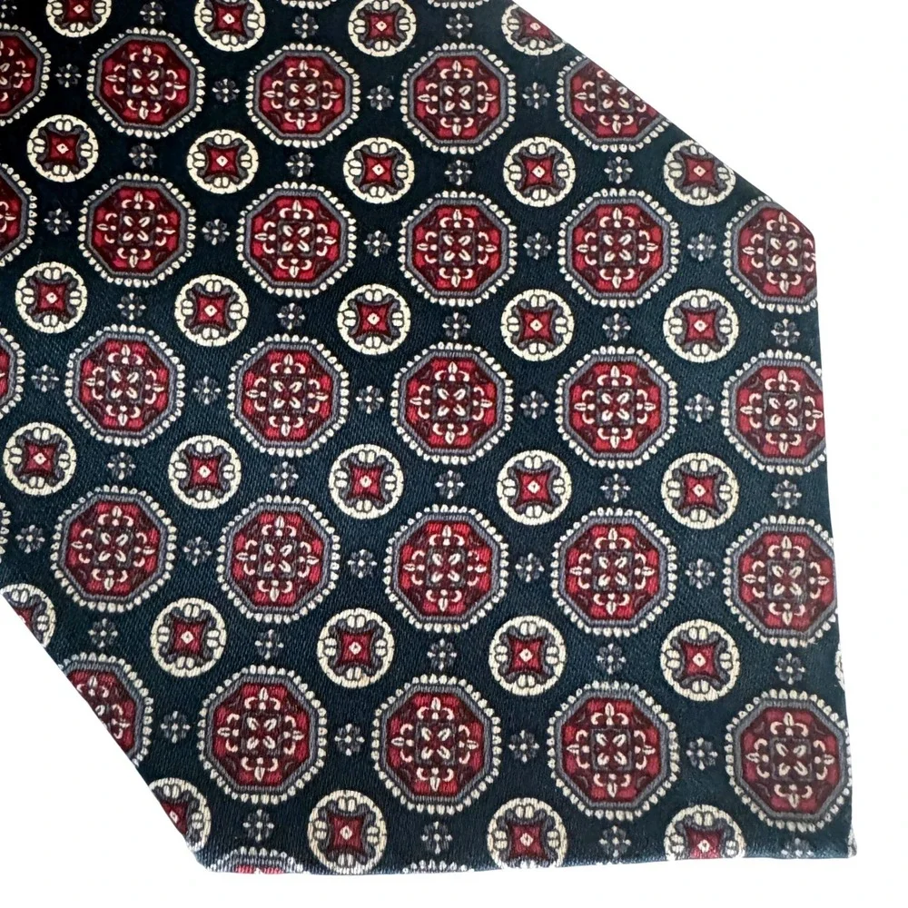 Mercedes High Fashion Medallion Myung Ju Silk Necktie Gray Burgundy Handmade